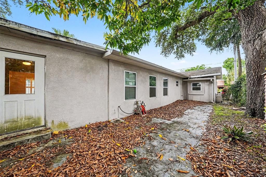 For Sale: $465,000 (3 beds, 2 baths, 1868 Square Feet)
