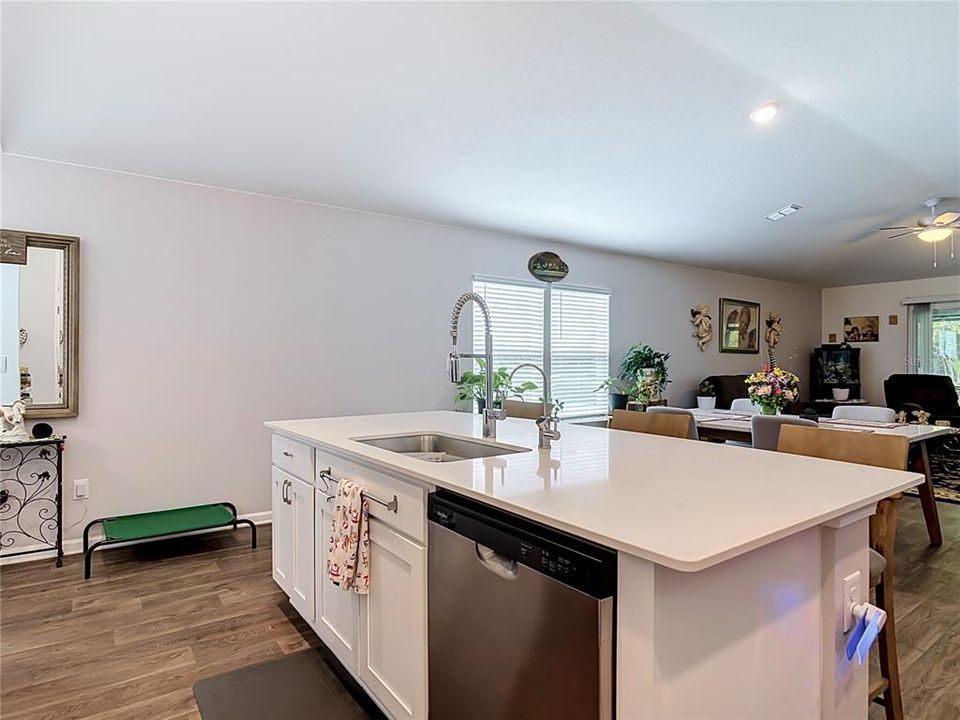 En Venta: $345,000 (4 camas, 2 baños, 1783 Pies cuadrados)
