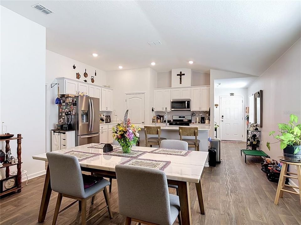 En Venta: $345,000 (4 camas, 2 baños, 1783 Pies cuadrados)