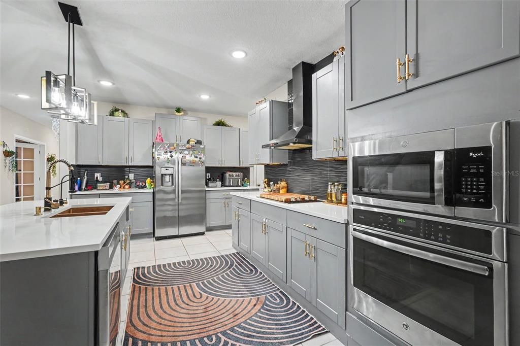 For Sale: $485,000 (6 beds, 3 baths, 3130 Square Feet)