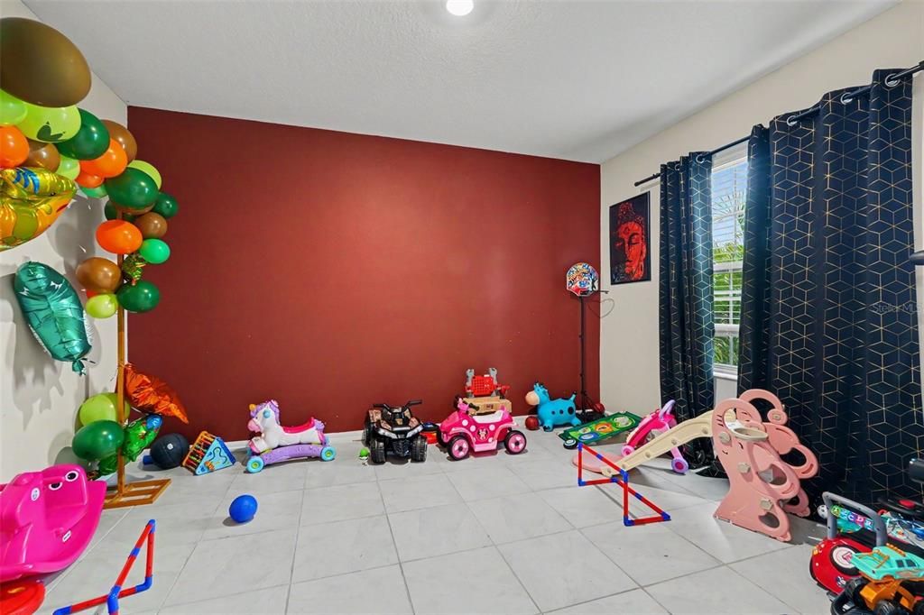 For Sale: $485,000 (6 beds, 3 baths, 3130 Square Feet)