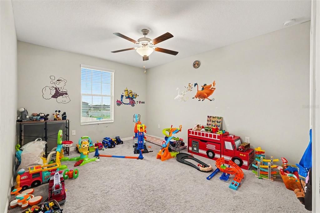 For Sale: $485,000 (6 beds, 3 baths, 3130 Square Feet)