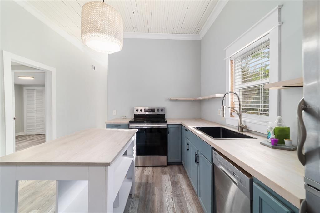 For Sale: $224,900 (0 beds, 0 baths, 1273 Square Feet)