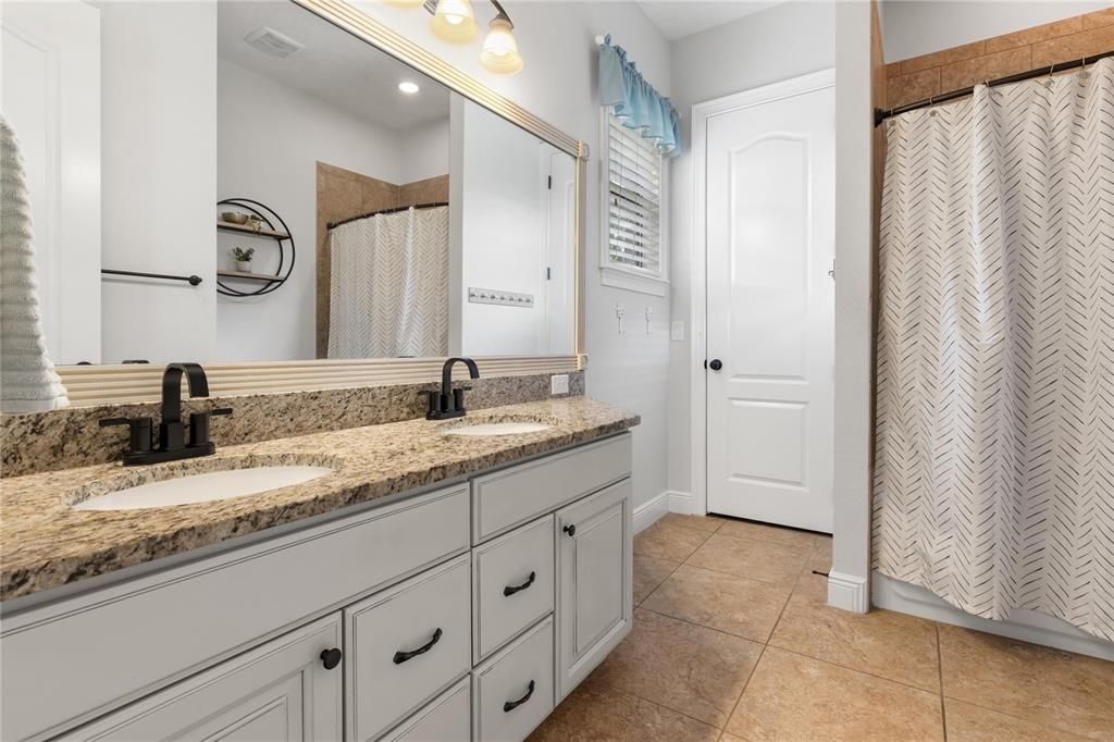 For Sale: $1,595,000 (5 beds, 4 baths, 4538 Square Feet)