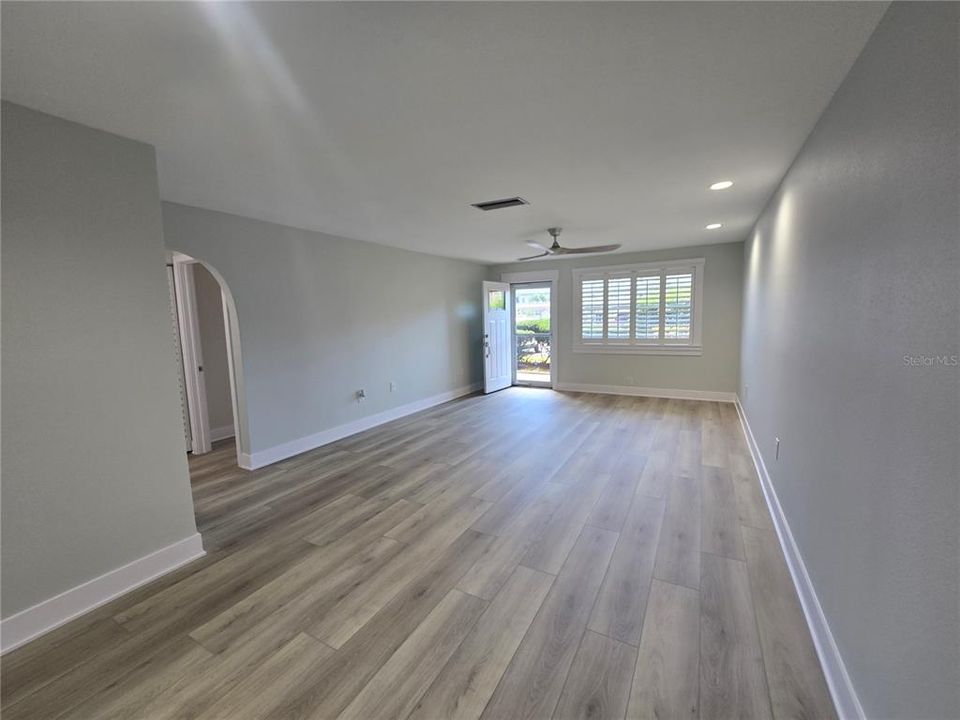 For Sale: $229,000 (2 beds, 2 baths, 1140 Square Feet)