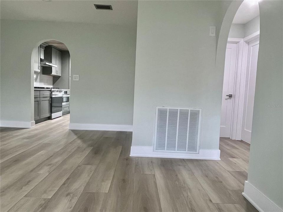 For Sale: $229,000 (2 beds, 2 baths, 1140 Square Feet)