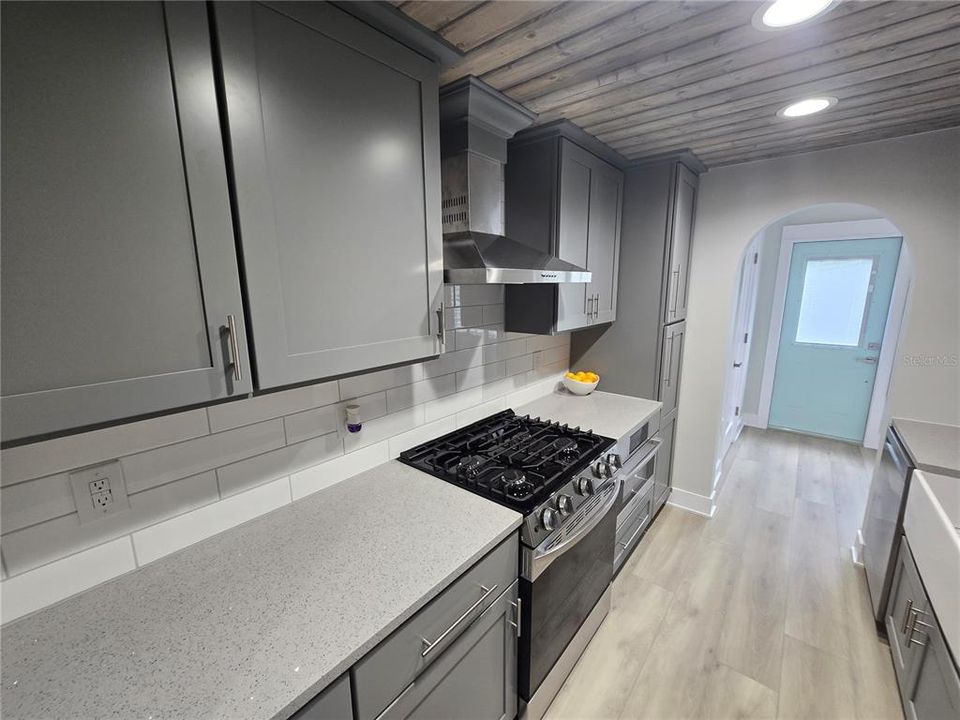 For Sale: $229,000 (2 beds, 2 baths, 1140 Square Feet)