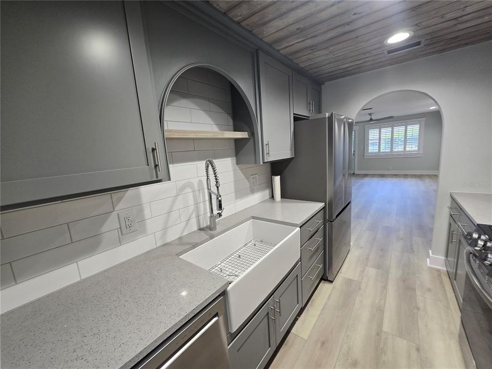 For Sale: $229,000 (2 beds, 2 baths, 1140 Square Feet)
