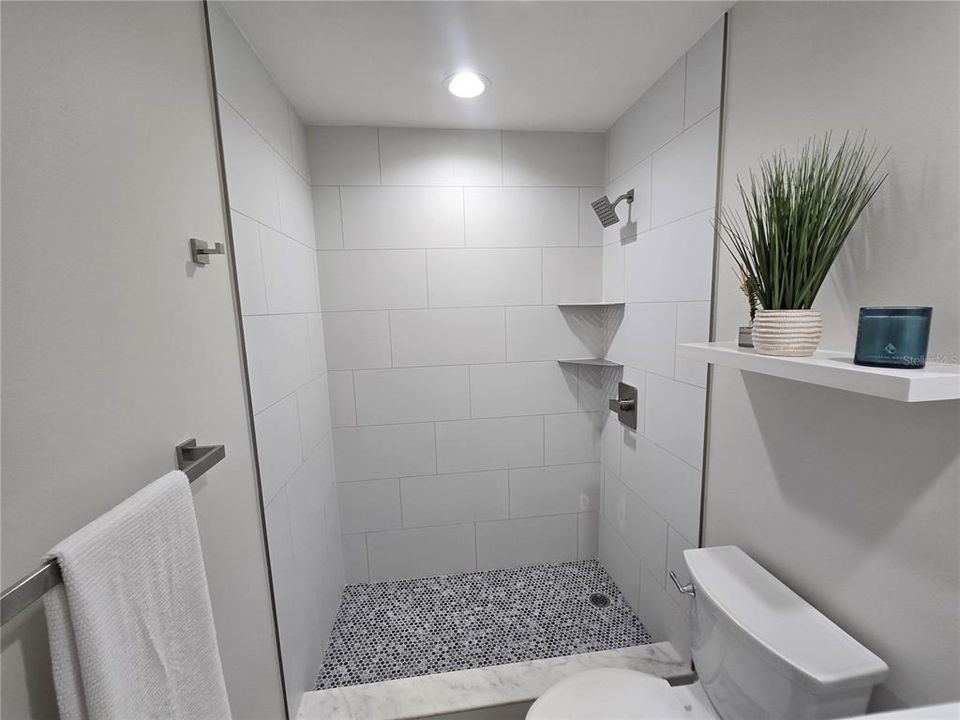 For Sale: $229,000 (2 beds, 2 baths, 1140 Square Feet)