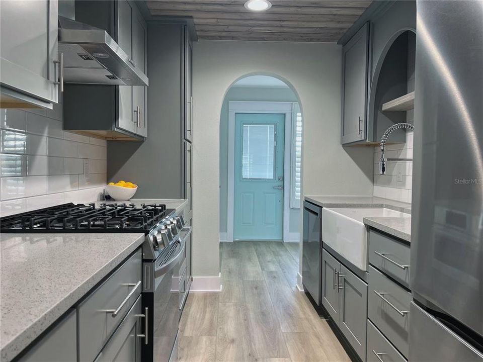 For Sale: $229,000 (2 beds, 2 baths, 1140 Square Feet)