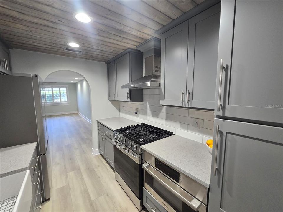 For Sale: $229,000 (2 beds, 2 baths, 1140 Square Feet)