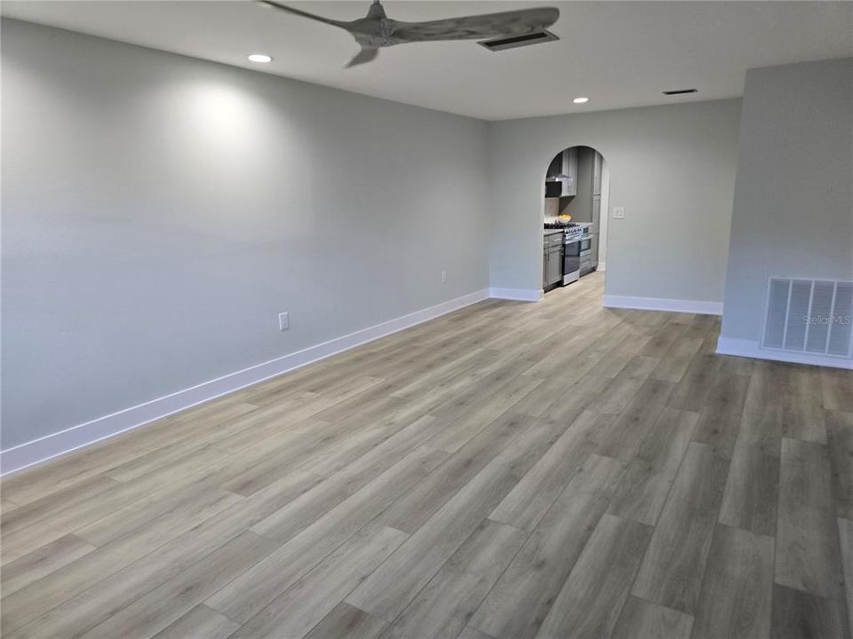 For Sale: $229,000 (2 beds, 2 baths, 1140 Square Feet)