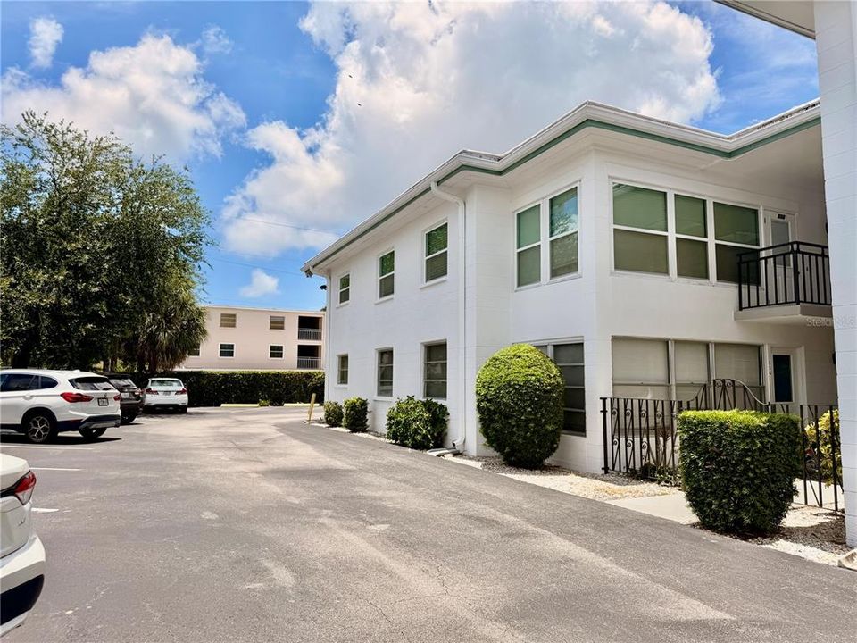 For Sale: $90,000 (1 beds, 1 baths, 770 Square Feet)