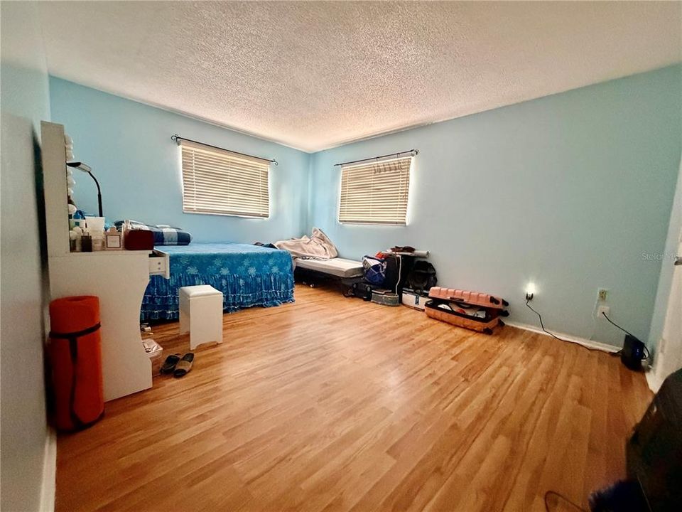 For Sale: $90,000 (1 beds, 1 baths, 770 Square Feet)