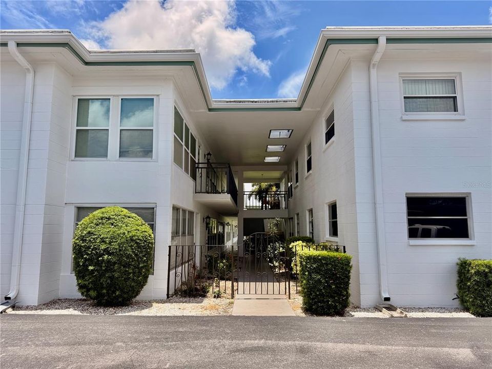 For Sale: $90,000 (1 beds, 1 baths, 770 Square Feet)