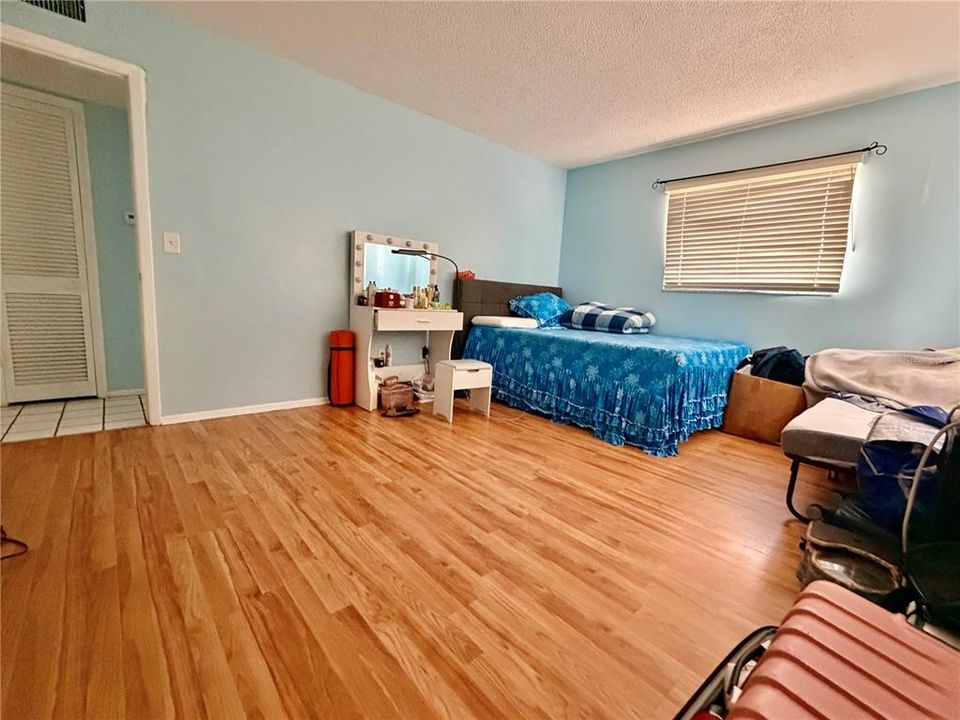 For Sale: $90,000 (1 beds, 1 baths, 770 Square Feet)
