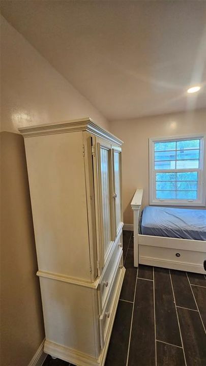 For Rent: $900 (1 beds, 1 baths, 500 Square Feet)