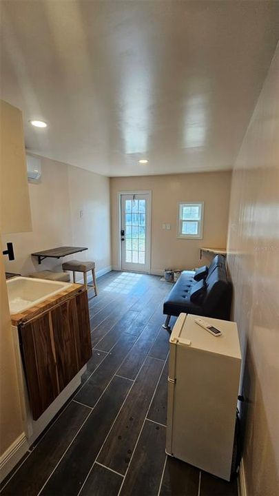 For Rent: $900 (1 beds, 1 baths, 500 Square Feet)
