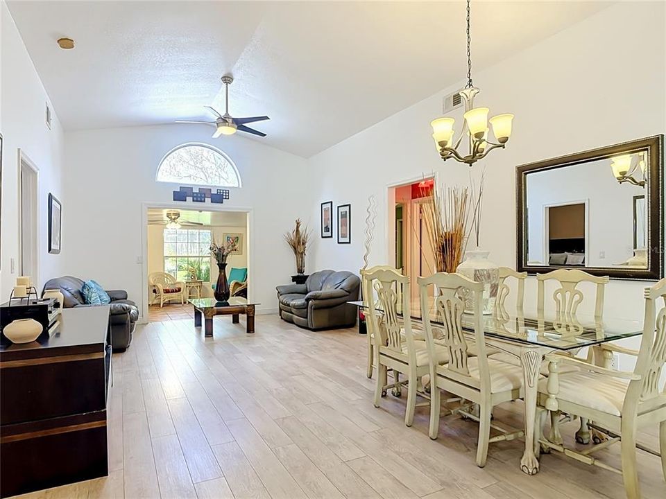 For Sale: $389,900 (3 beds, 2 baths, 1548 Square Feet)