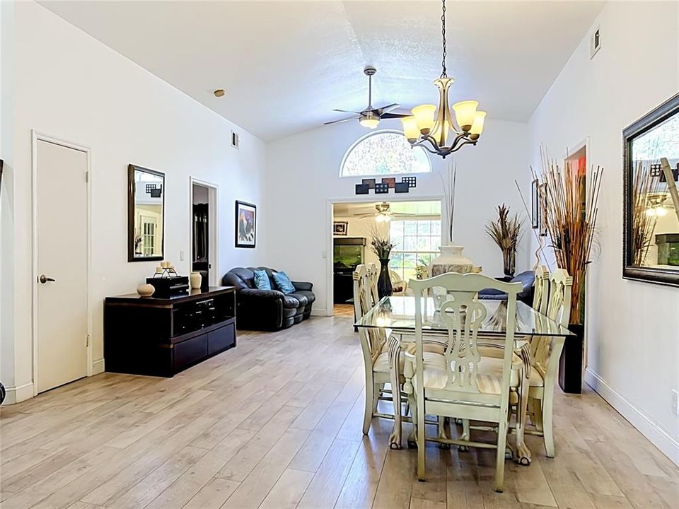 For Sale: $389,900 (3 beds, 2 baths, 1548 Square Feet)