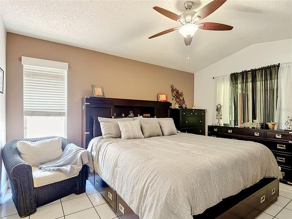 For Sale: $389,900 (3 beds, 2 baths, 1548 Square Feet)