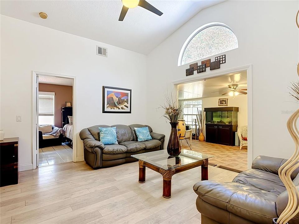 For Sale: $389,900 (3 beds, 2 baths, 1548 Square Feet)