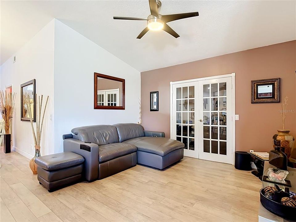 For Sale: $389,900 (3 beds, 2 baths, 1548 Square Feet)