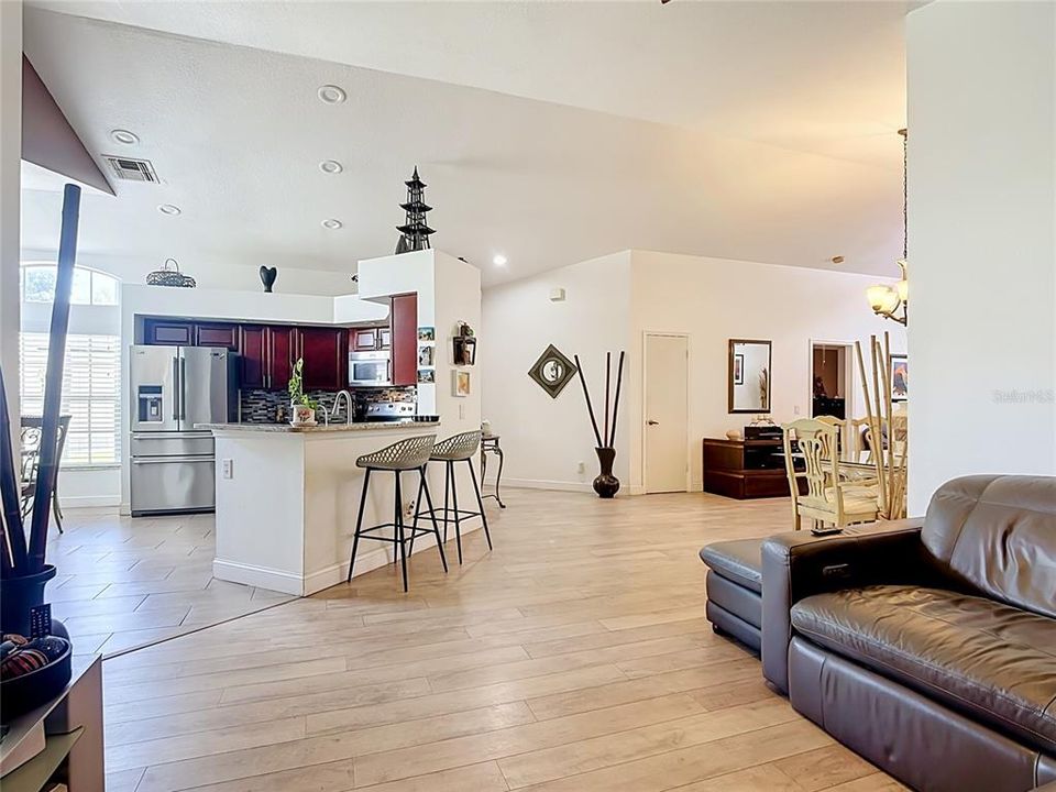 For Sale: $389,900 (3 beds, 2 baths, 1548 Square Feet)