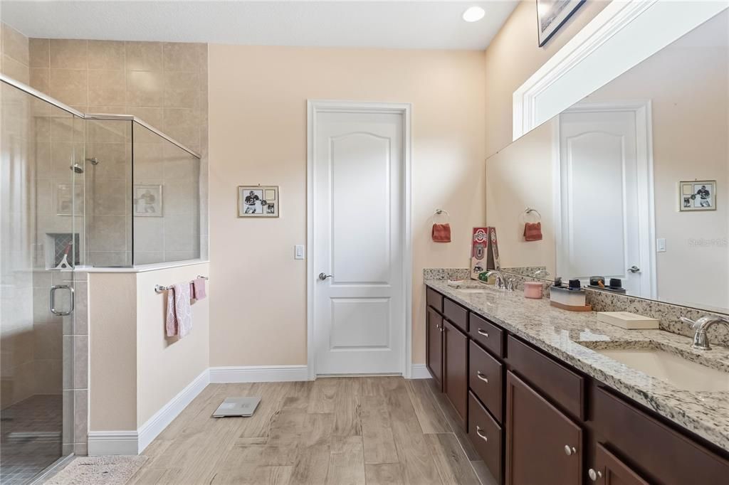 En Venta: $519,500 (3 camas, 3 baños, 2365 Pies cuadrados)