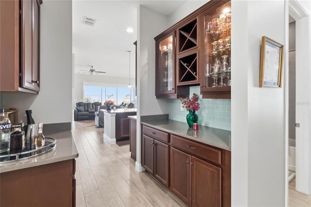 En Venta: $519,500 (3 camas, 3 baños, 2365 Pies cuadrados)