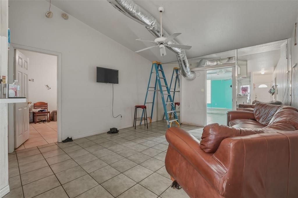 En Venta: $270,000 (3 camas, 2 baños, 1403 Pies cuadrados)