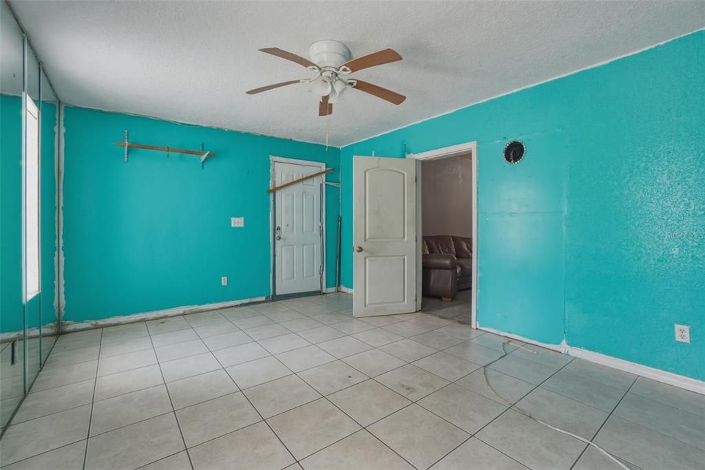 En Venta: $270,000 (3 camas, 2 baños, 1403 Pies cuadrados)