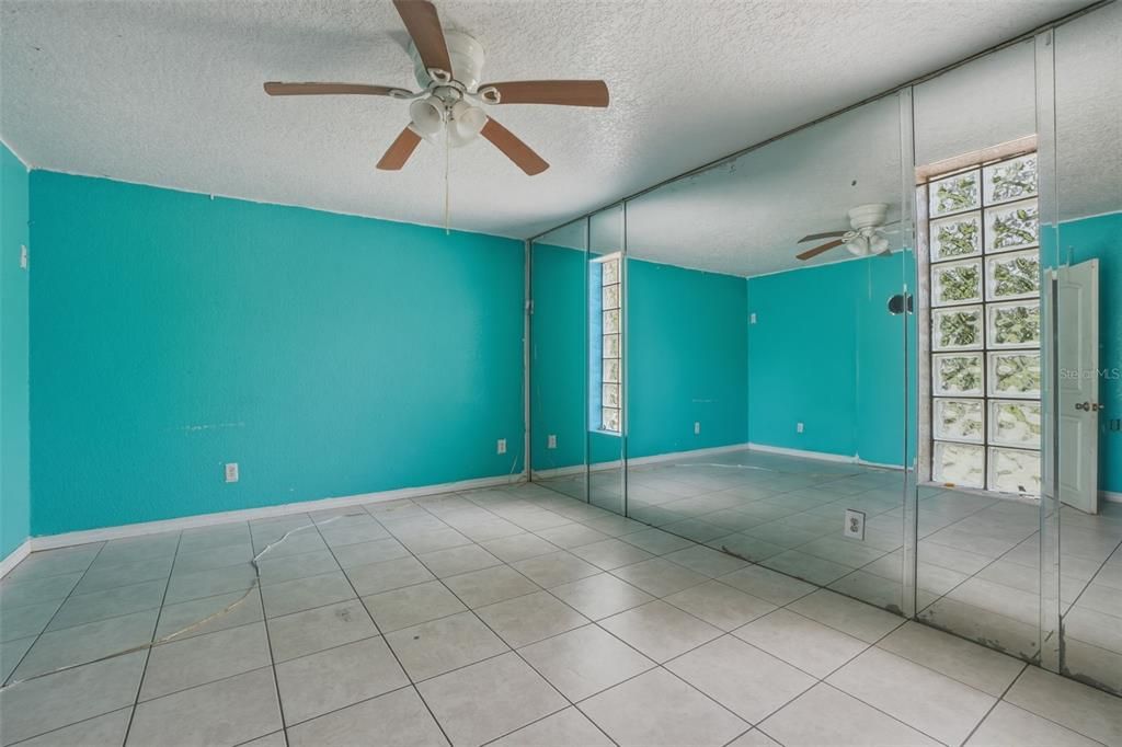 En Venta: $270,000 (3 camas, 2 baños, 1403 Pies cuadrados)