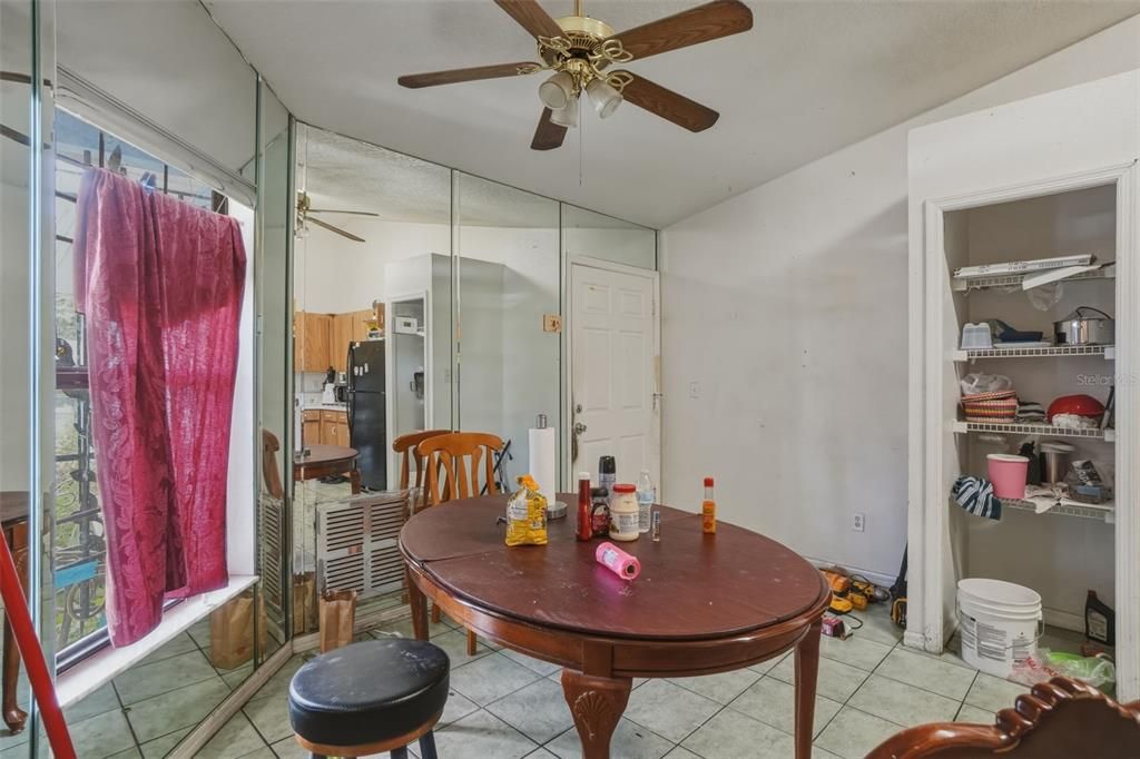 En Venta: $270,000 (3 camas, 2 baños, 1403 Pies cuadrados)