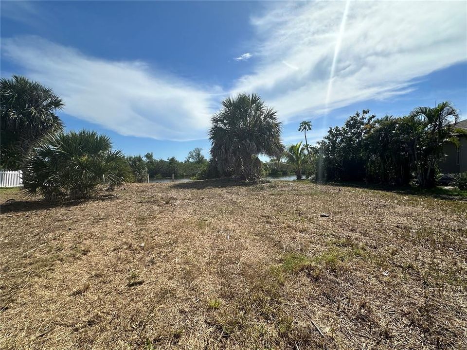 待售: $189,000 (0.23 acres)