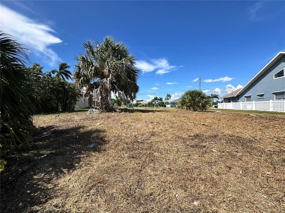 待售: $189,000 (0.23 acres)