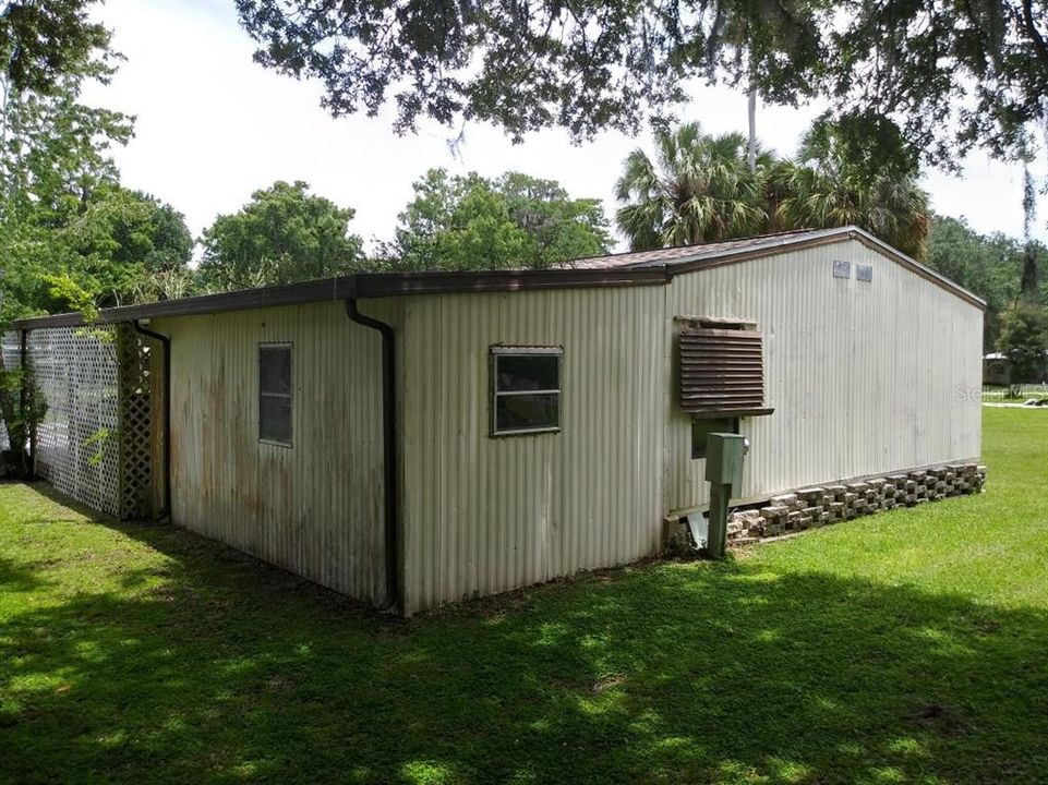 Active With Contract: $55,000 (2 beds, 2 baths, 1144 Square Feet)