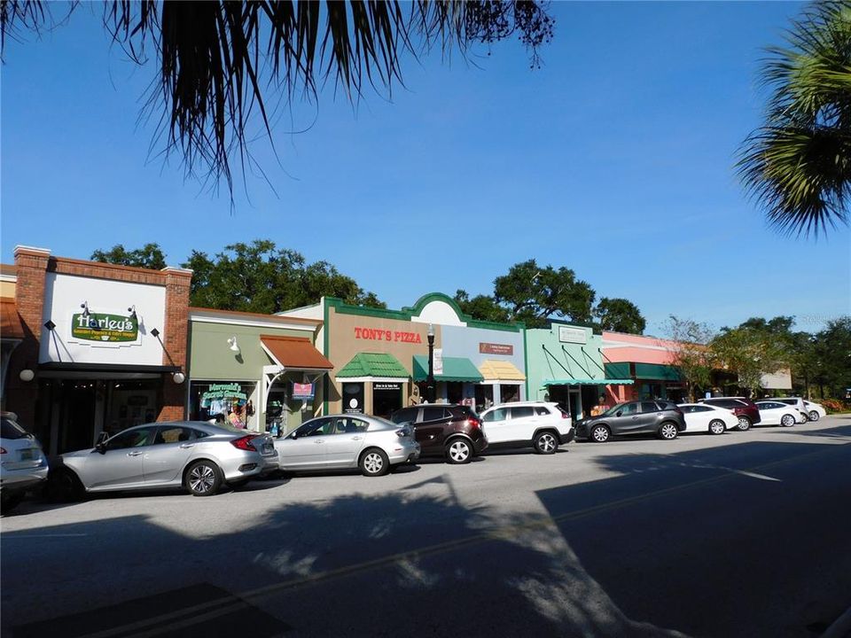 For Sale: $219,900 (2 beds, 2 baths, 975 Square Feet)