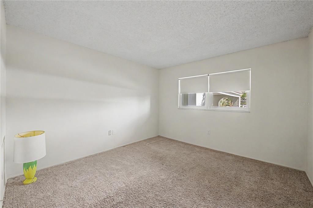 For Sale: $219,900 (2 beds, 2 baths, 975 Square Feet)