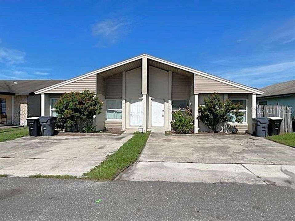 Recently Rented: $1,100 (2 beds, 2 baths, 983 Square Feet)