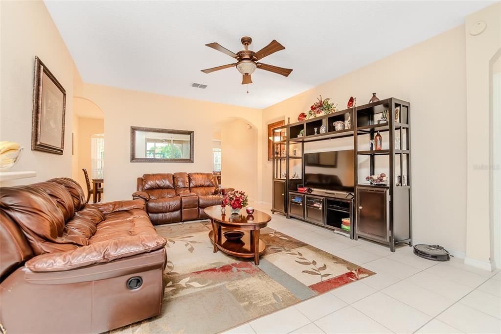 For Sale: $425,000 (4 beds, 3 baths, 2314 Square Feet)
