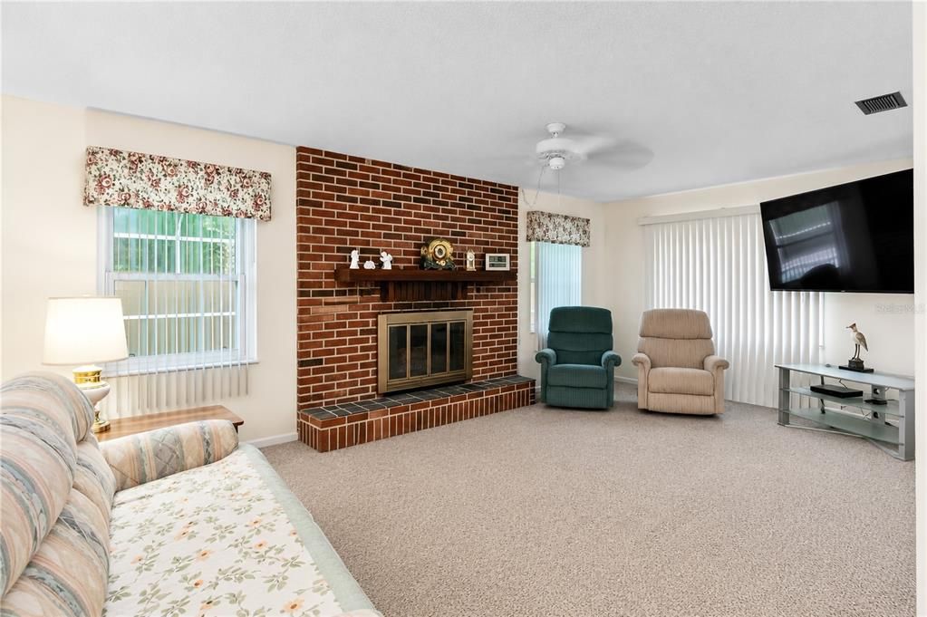 Active With Contract: $235,000 (3 beds, 2 baths, 1786 Square Feet)