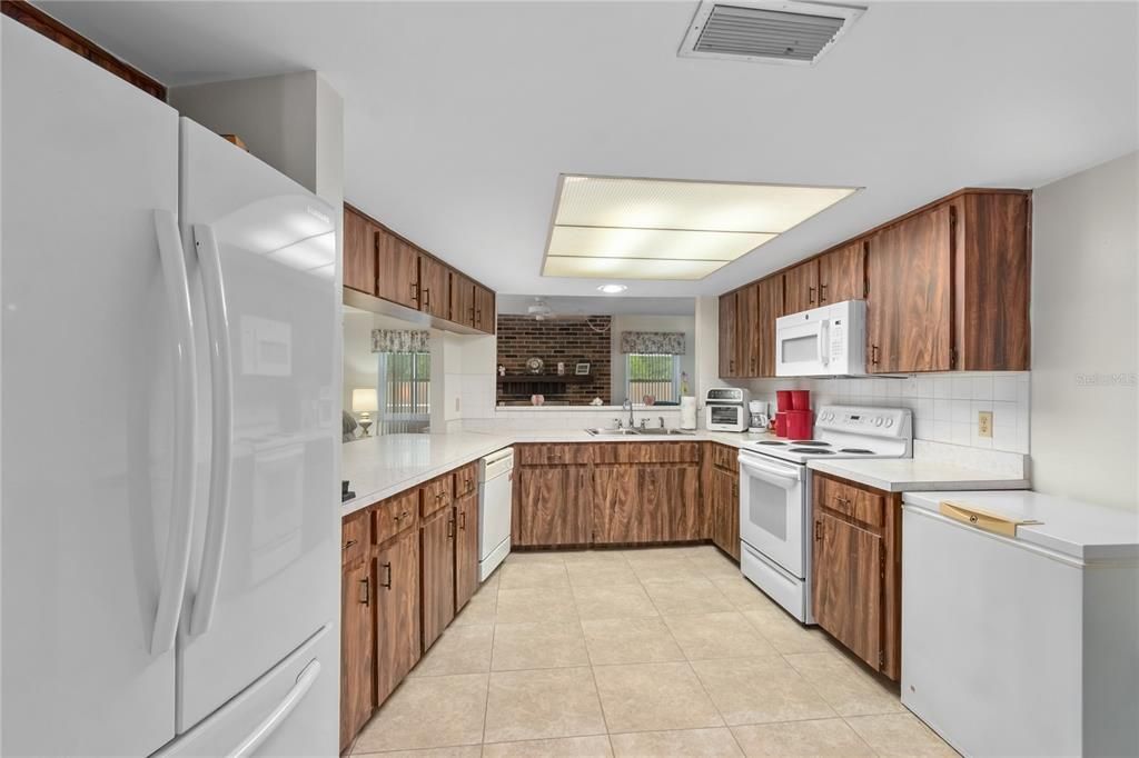 Active With Contract: $235,000 (3 beds, 2 baths, 1786 Square Feet)