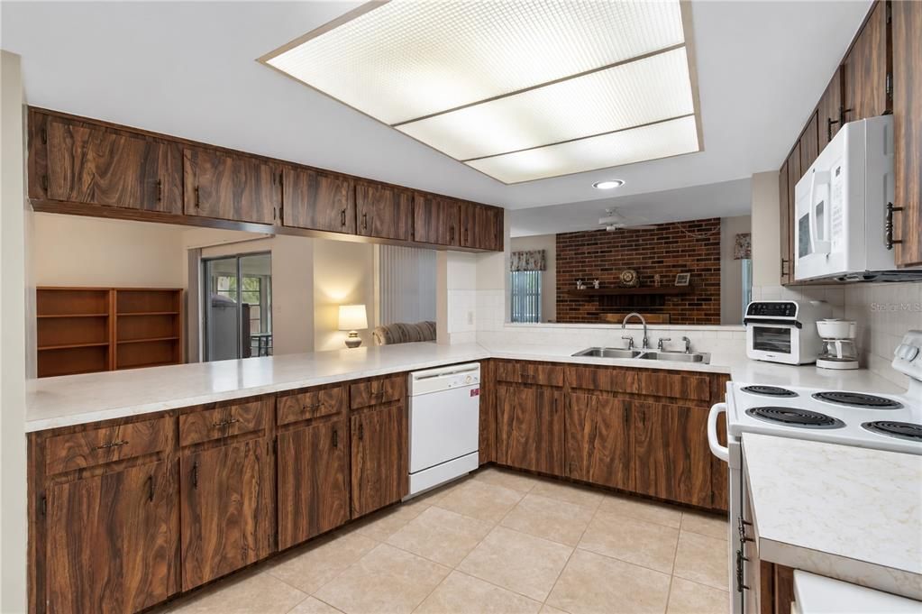 Active With Contract: $235,000 (3 beds, 2 baths, 1786 Square Feet)