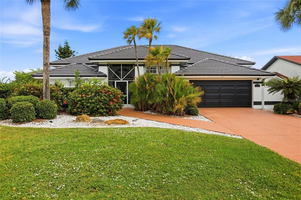 For Sale: $475,000 (3 beds, 2 baths, 2160 Square Feet)
