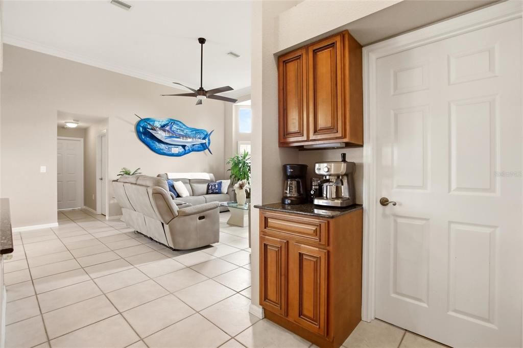 For Sale: $475,000 (3 beds, 2 baths, 2160 Square Feet)