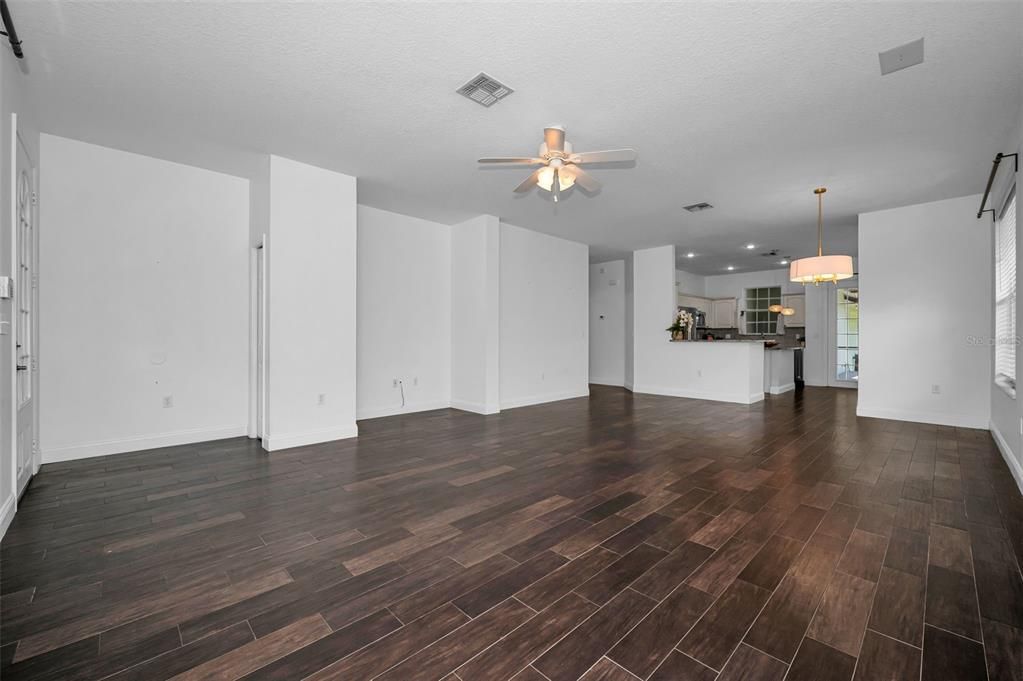 En Venta: $429,900 (2 camas, 2 baños, 1637 Pies cuadrados)