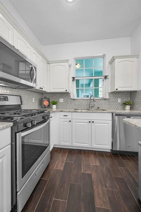En Venta: $429,900 (2 camas, 2 baños, 1637 Pies cuadrados)