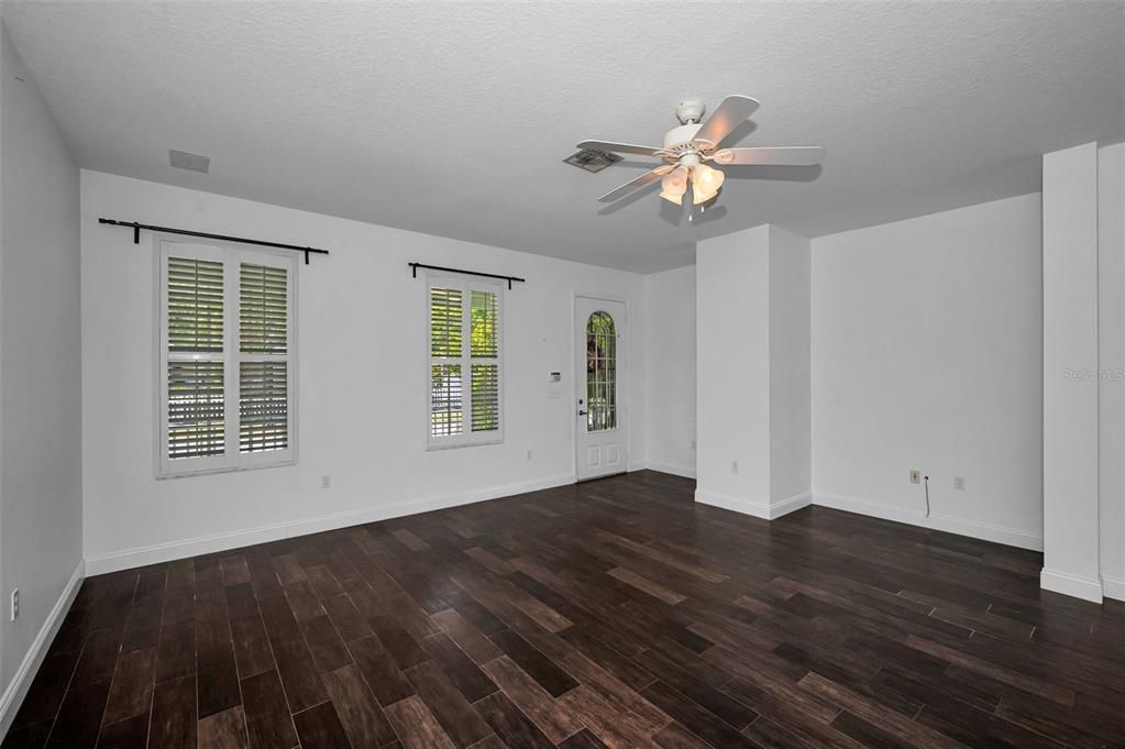 En Venta: $429,900 (2 camas, 2 baños, 1637 Pies cuadrados)
