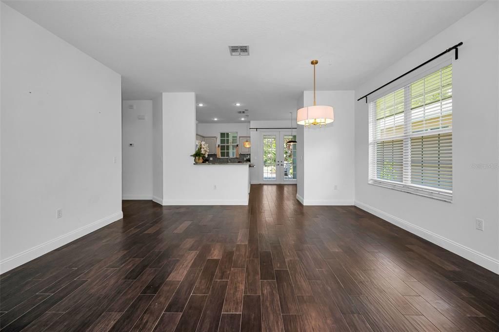 En Venta: $429,900 (2 camas, 2 baños, 1637 Pies cuadrados)